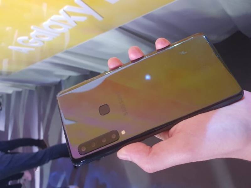 Samsung Galaxy A9 : premier smartphone avec 4 capteurs photo !